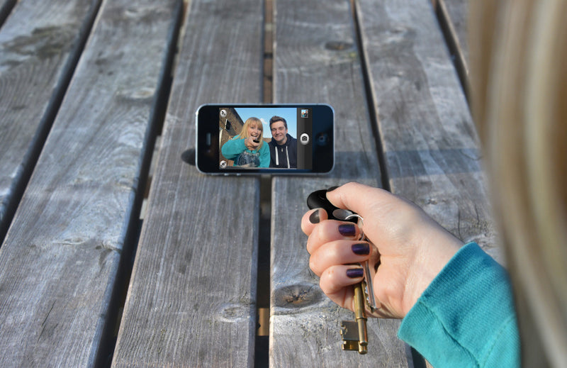 sleutelhanger Selfie bluetooth 9 x 15 cm zwart - ToyRunner